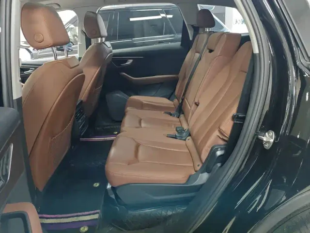 Audi Q7 — Фото автомобиля 12