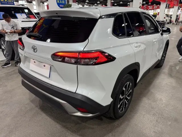 Toyota Frontlander — Фото автомобиля 8