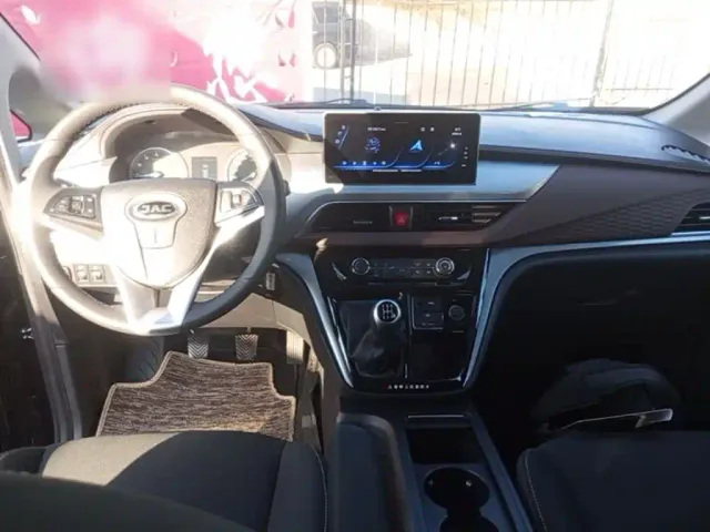 JAC Refine M3 — Фото автомобиля 9