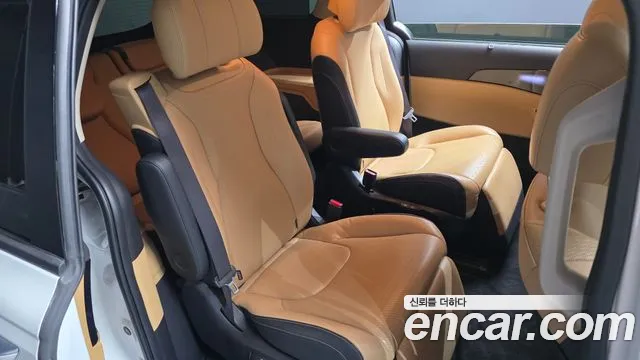 Kia Carnival Generation 4 — Фото автомобиля 17