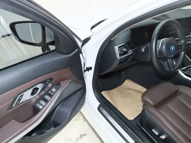 BMW i3 — Фото автомобиля 11