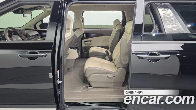 Kia Carnival Generation 4 — Фото автомобиля 11