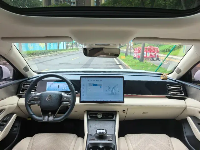BYD Qin L — Фото автомобиля 7