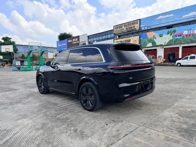 Li Auto L8 — Фото автомобиля 5