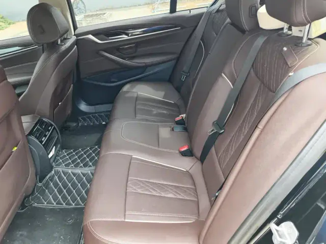 BMW 5 Series — Фото автомобиля 11