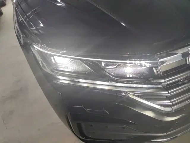 Volkswagen Touareg — Фото автомобиля 8