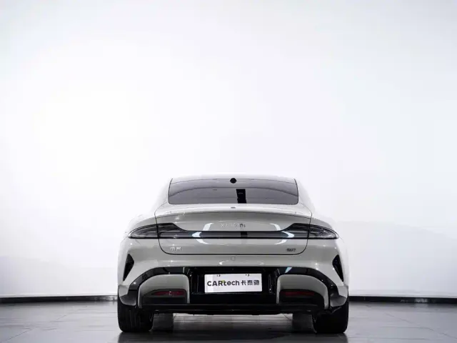 Xiaomi SU7 — Фото автомобиля 7