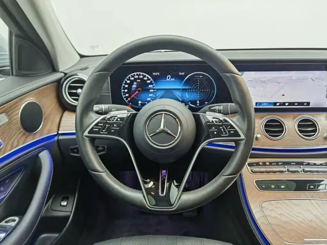 Mercedes-Benz E-Class — Фото автомобиля 11