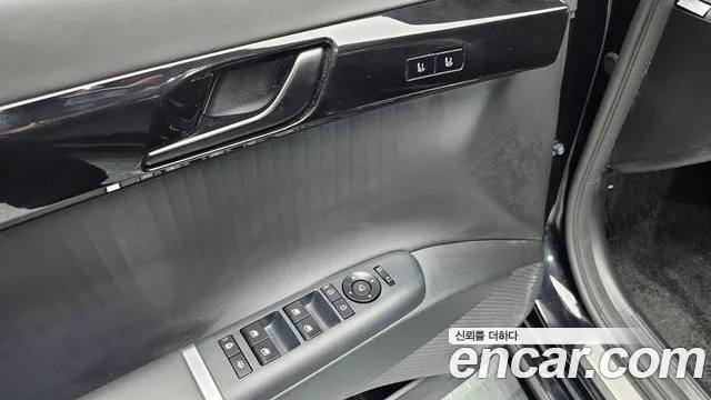 Hyundai Grandeur Grandeur (GN7) 2.5 Бензин 2WD — Фото автомобиля 23