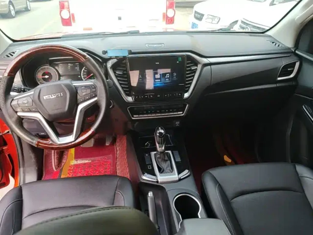Isuzu D-MAX — Фото автомобиля 9