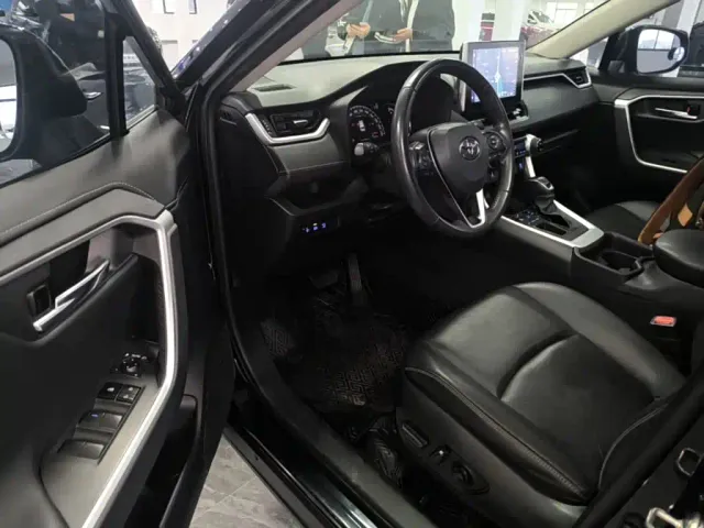 Toyota RAV4 — Фото автомобиля 15