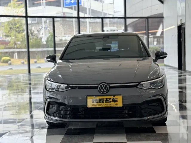 Volkswagen Golf — Фото автомобиля 2