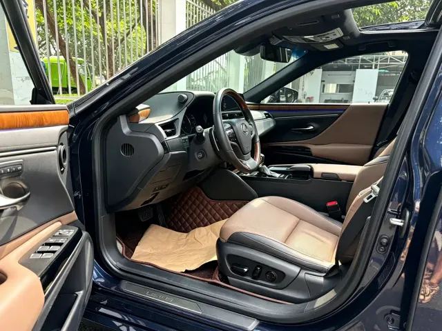 Lexus ES — Фото автомобиля 7