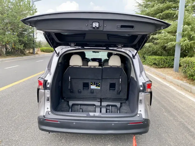 Toyota Sienna — Фото автомобиля 22