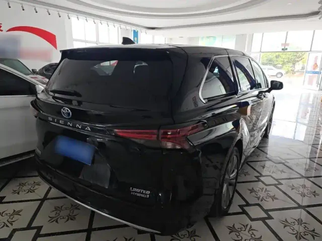Toyota Sienna — Фото автомобиля 6