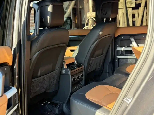 Land Rover Defender — Фото автомобиля 3