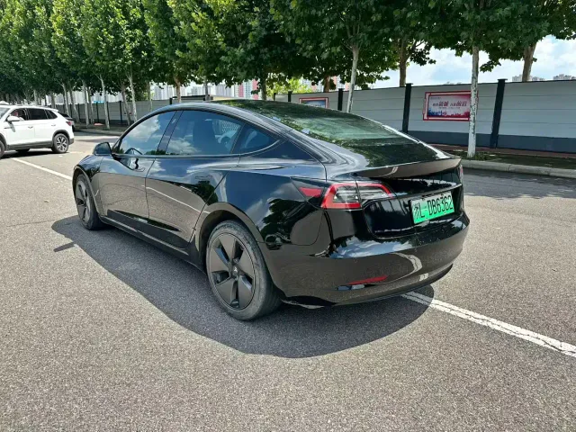 Tesla Model 3 — Фото автомобиля 5