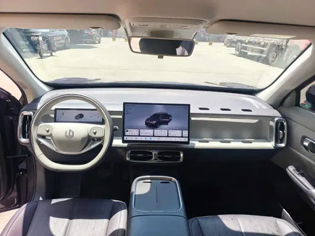Leapmotor B10 — Фото автомобиля 8