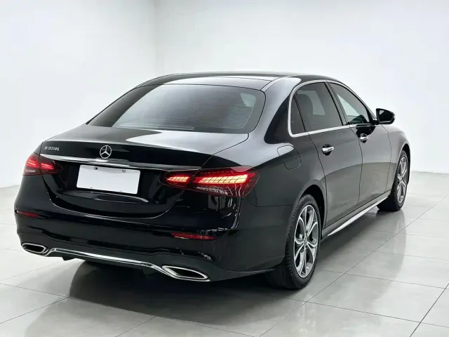 Mercedes-Benz E-Class — Фото автомобиля 5