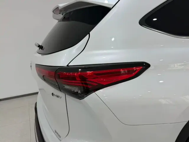 Toyota Highlander — Фото автомобиля 20