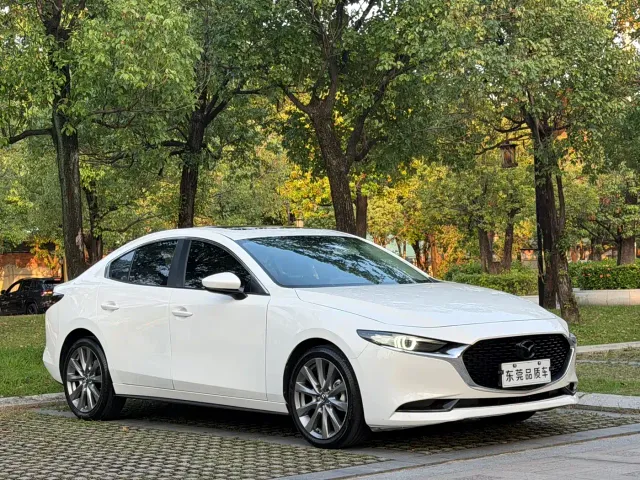 Mazda Axela — Фото автомобиля 3
