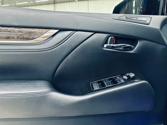 Toyota Vellfire — Фото автомобиля 8