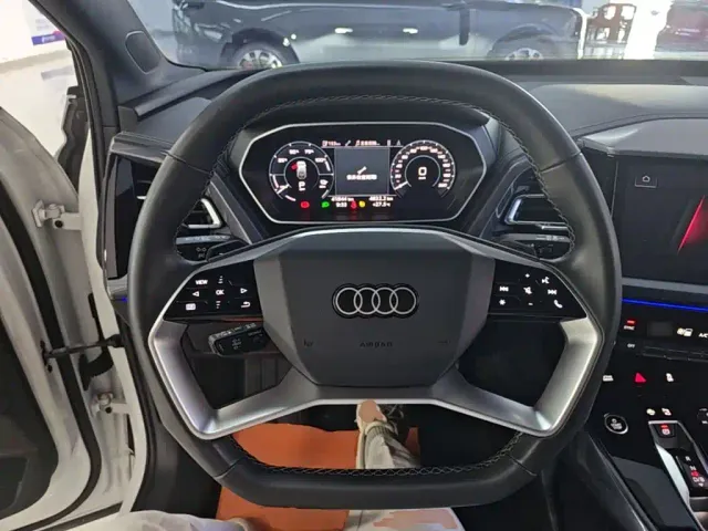 Audi Q4 e-tron — Фото автомобиля 10
