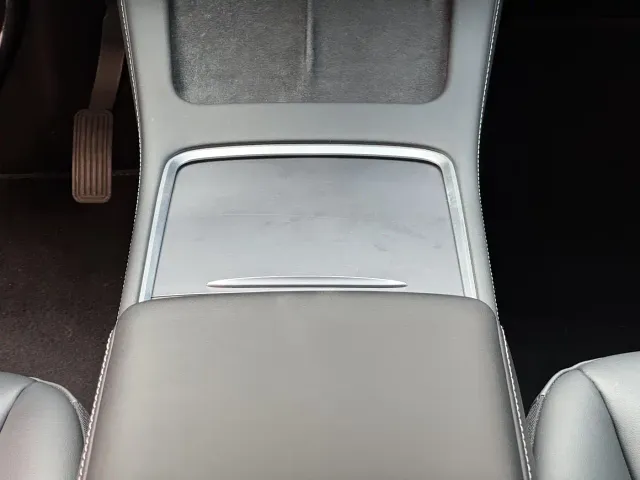 Tesla Model Y — Фото автомобиля 12