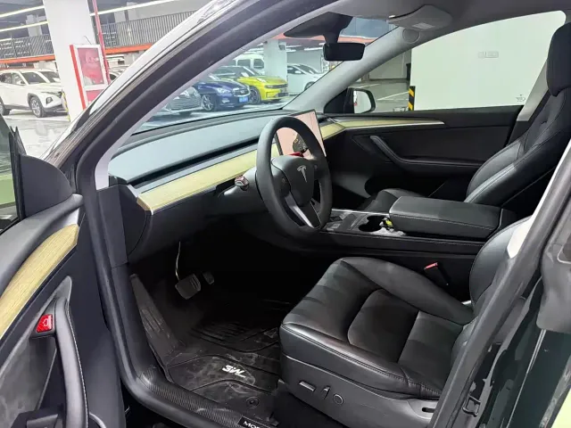 Tesla Model Y — Фото автомобиля 5