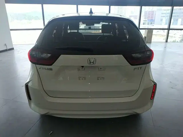 Honda Fit — Фото автомобиля 5