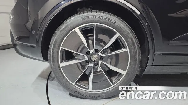 Porsche Macan — Фото автомобиля 5