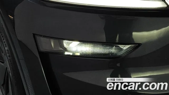 Tesla Model Y — Фото автомобиля 17