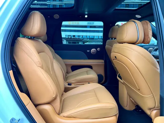 IM Motors LS8 — Фото автомобиля 12