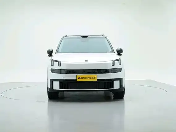 Lynk & Co 900 — Фото автомобиля 2