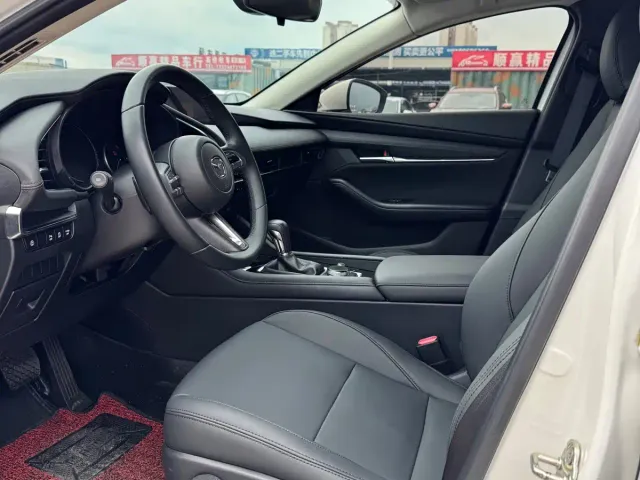 Mazda Axela — Фото автомобиля 6