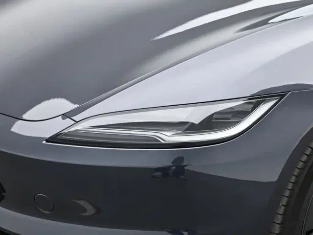 Tesla Model 3 — Фото автомобиля 17