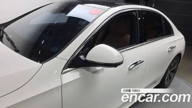 Mercedes-Benz E-Class — Фото автомобиля 30