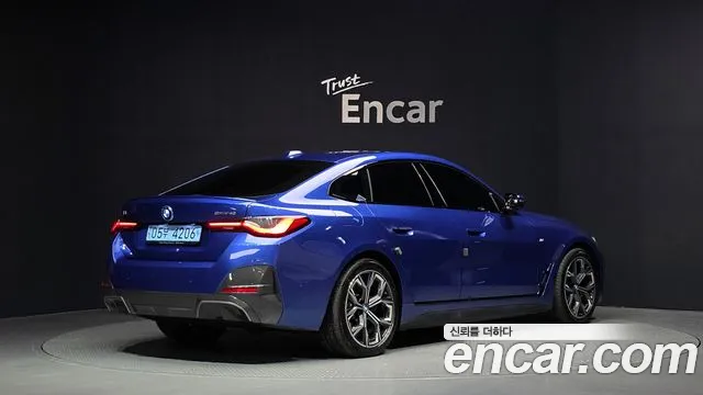 BMW i4 — Фото автомобиля 2