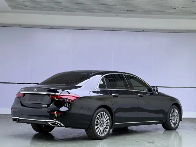 Mercedes-Benz E-Class — Фото автомобиля 6