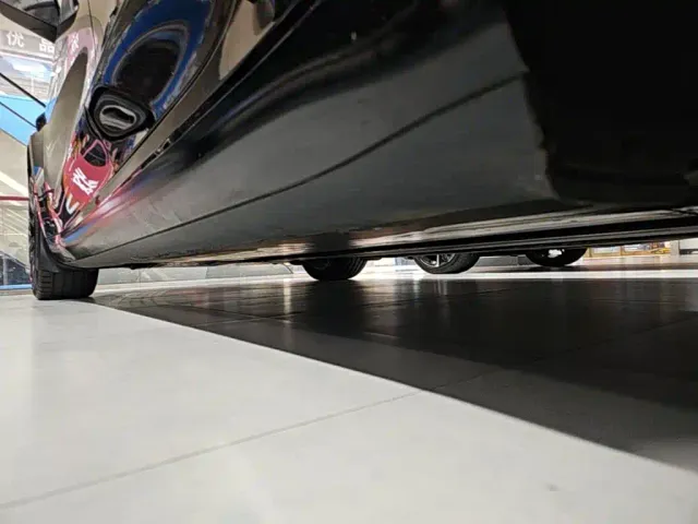 Tesla Model 3 — Фото автомобиля 21