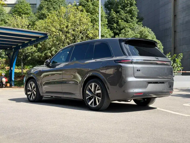 Li Auto L8 — Фото автомобиля 7