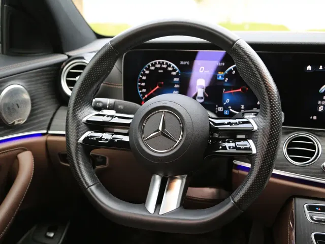 Mercedes-Benz E-Class — Фото автомобиля 5