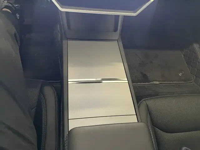 Tesla Model 3 — Фото автомобиля 30