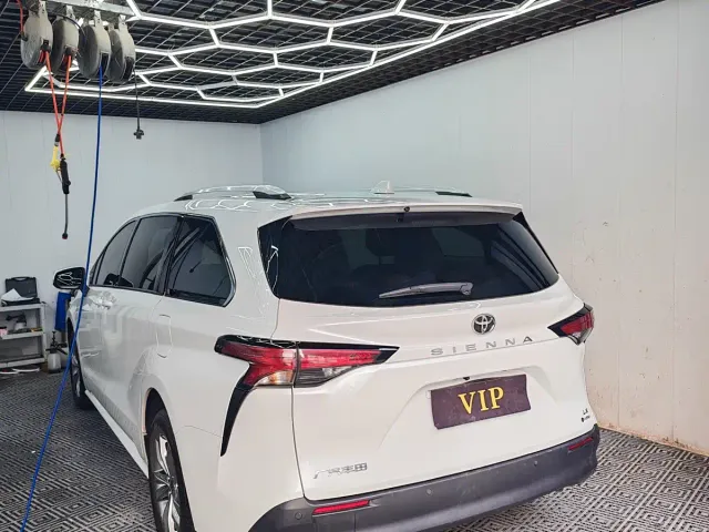 Toyota Sienna — Фото автомобиля 8