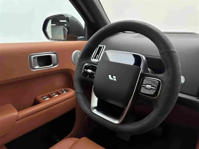 Li Auto L9 — Фото автомобиля 10