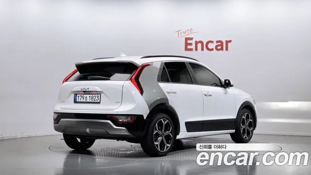 Kia Niro The All New Niro Signature — Фото автомобиля 2