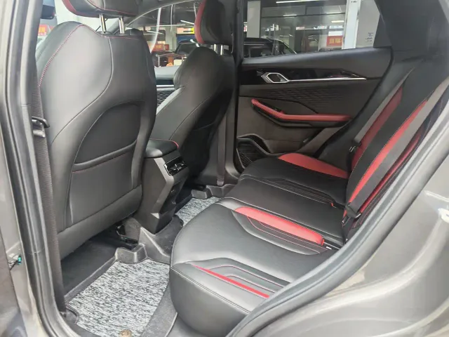 Geely Binyue — Фото автомобиля 5