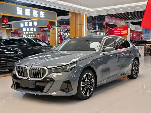 Фотография автомобиля — BMW 5 Series