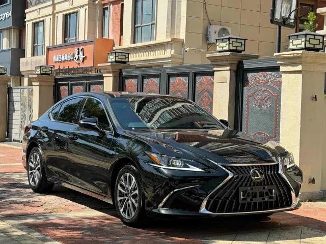 Lexus ES — Фото автомобиля 3