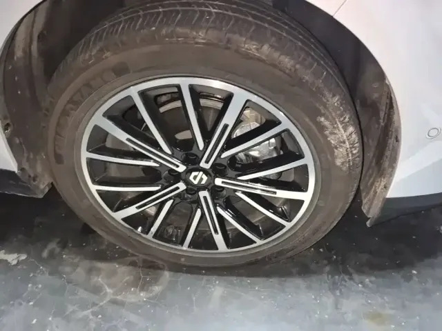 Leapmotor B10 — Фото автомобиля 25